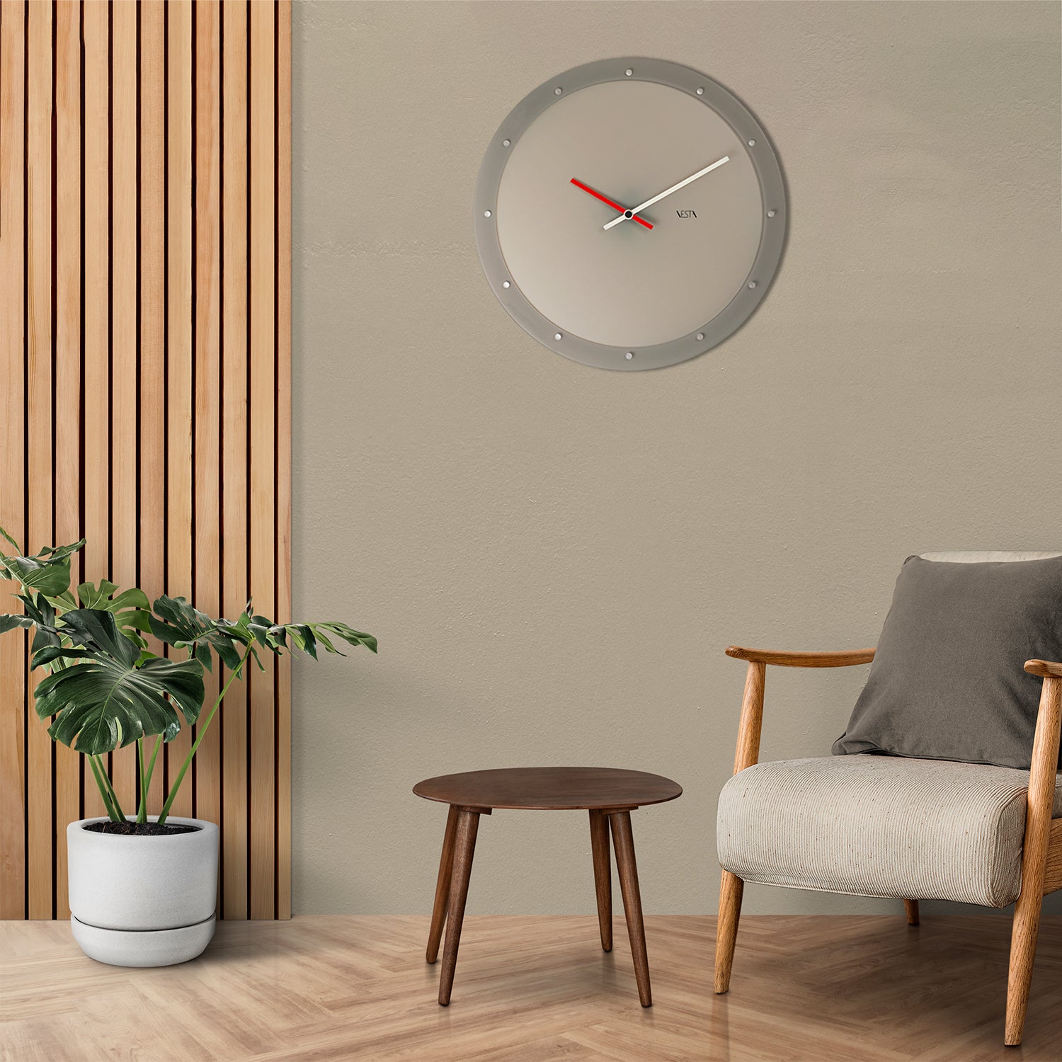 Botton Club Big Clock