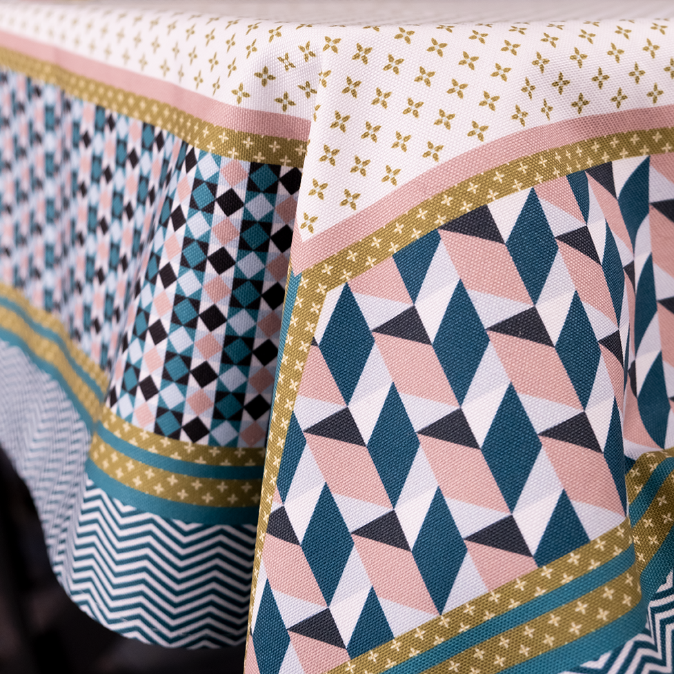 Small Tablecloth Decor